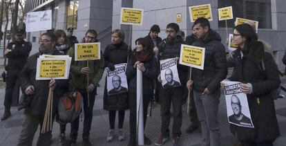 Concentració a les portes de l'Audiència, aquest dimecres.