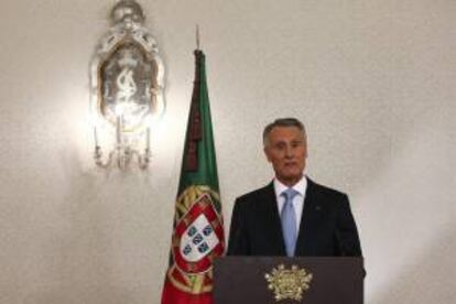 El presidente de Portugal, Anibal Cavaco Silva, habla en un discurso a la nación desde el Palacio de Belem, en las afueras de Lisboa (Portugal), ayer miércoles 10 de julio de 2013.