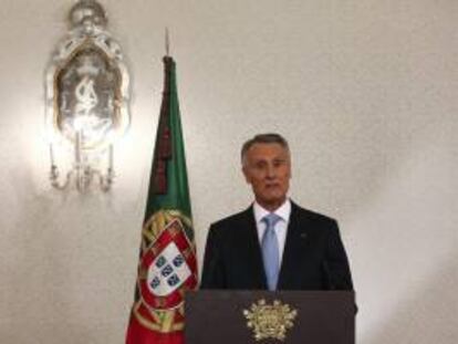 El presidente de Portugal, Anibal Cavaco Silva, habla en un discurso a la nación desde el Palacio de Belem, en las afueras de Lisboa (Portugal), ayer miércoles 10 de julio de 2013.