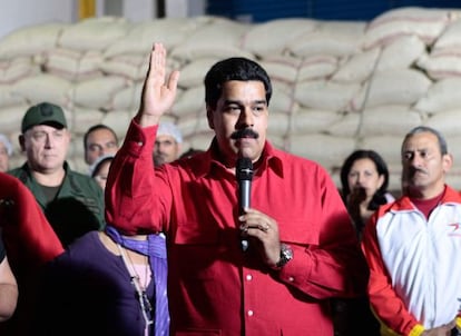 Nicolás Maduro, hablando durante la inspección de una planta procesadora de café, en Caracas (Venezuela).