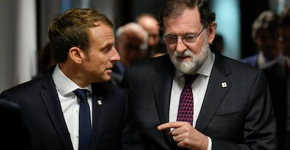 El presidente francés, Emmanuel Macron, y el español Mariano Rajoy.