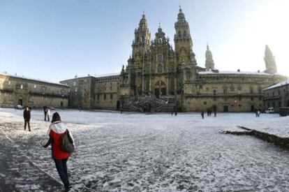 La Plaza del Obradoiro de Santiago de Compostela, tras la fuerte nevada de ayer.