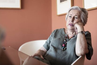 Adriana Valdés, directora de la Academia Chilena de la Lengua, durante la entrevista.