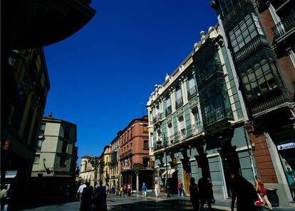 Calle peatonal en el centro de la ciudad.