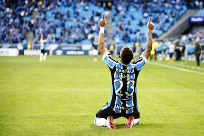 Everton, jogador do Gr&ecirc;mio, durante a partida contra o Goi&aacute;s pelo Campeonato Brasileiro no dia 6 de setembro.