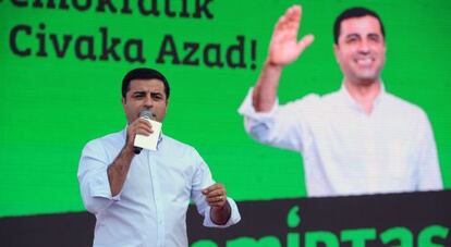 Selahattin Demirtas, en un acto de campa&ntilde;a este s&aacute;bado.