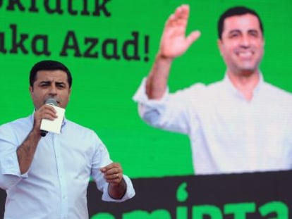 Selahattin Demirtas, en un acto de campa&ntilde;a este s&aacute;bado.