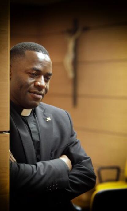 Kenneth Iloabuchi, sacerdote nigeriano en Murcia.
