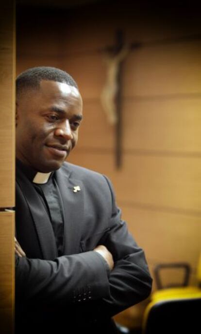 Kenneth Iloabuchi, sacerdote nigeriano en Murcia.