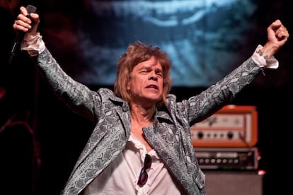 David Johansen,  en un concierto de 2011 en Hollywood.