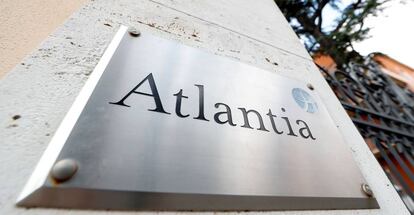 Logo de Atlantia en su sede central de Roma.