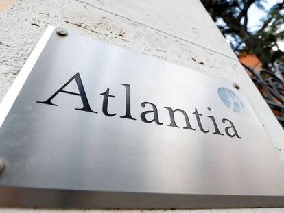Logo de Atlantia en su sede central de Roma.