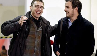 Encuentro entre Juan Carlos Monedero y Alberto Garz&oacute;n en un coloquio en el C&iacute;rculo de Bellas Artes de Madrid.