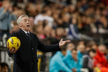 Carlo Ancelotti durante el encuentro entre el Valencia y el Real Madrid.