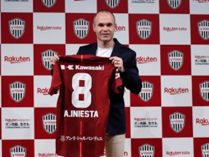 El volante, que descartó jugar en el fútbol chino, firma un contrato por tres temporadas con el club japonés vinculado a Rakuten, patrocinador del Barcelona