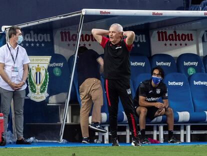 Aguirre reacciona durante el Leganés-Valencia.