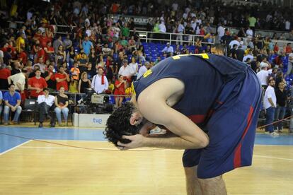 Tomic se lamenta tras la derrota.