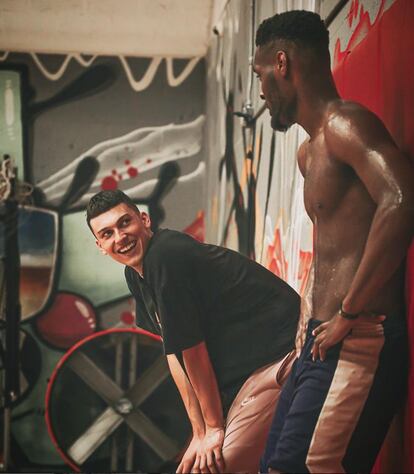 Tyler Herro, a la izquierda, junto a su amigo Kevion Taylor tras un entrenamiento, en una imagen cedida.