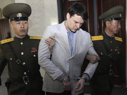 Otto Warmbier, esposado en marzo de 2016 en el Tribunal Supremo de Pyongyang.