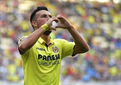 Nicola Sansone festeja su gol en el duelo ante el Astana.