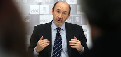 El secretario general del PSOE, Alfredo P&eacute;rez Rubalcaba, ayer en un acto de su partido. 