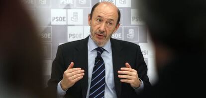 El secretario general del PSOE, Alfredo P&eacute;rez Rubalcaba, ayer en un acto de su partido. 