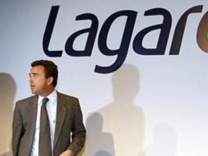 Lagardère urge a revisar las condiciones de la fusión EADS-BAE