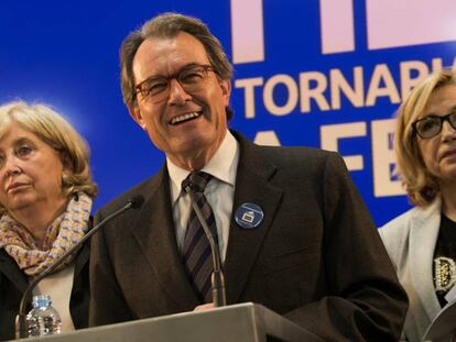 Artur Mas, Irene Rigau y Joana Ortega en la rueda de prensa del pasado d&iacute;a 13.