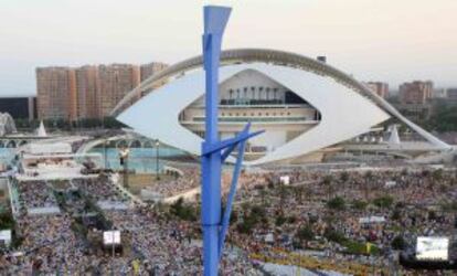 Asistentes a los actos del Papa Benedicto XVI en Valencia en 2006