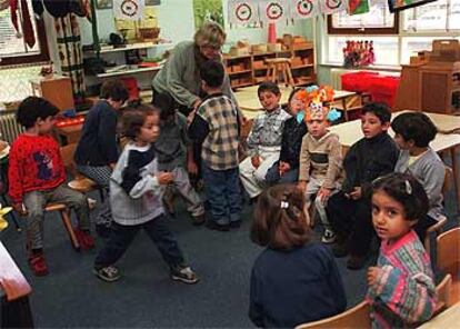 Una clase en el colegio De Kameleon, en la Rivierenwijk holandesa.