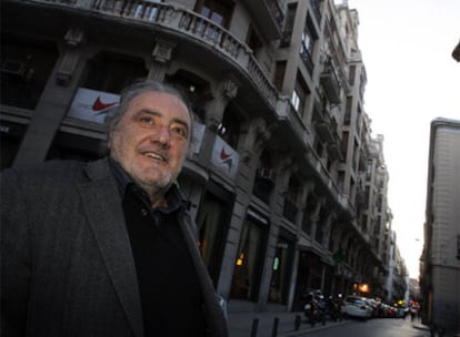 Jorge Bosso frente a la sede de la Unión de Actores, en la calle del Marqués de Valdeiglesias.