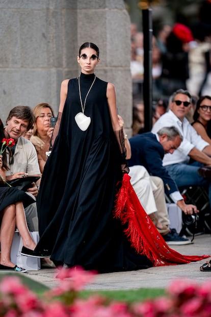 Madrid Es Moda Opens Madrid Fashion Week With A Fashion Show In Puerta De Alcala