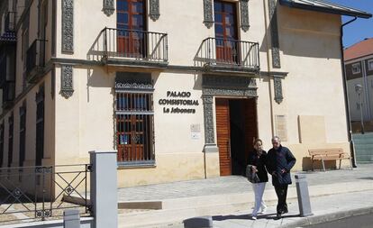 La antigua fábrica de La Jabonera fue rehabilitada y convertida en sede municipal. Allí está la concejalía de cultura y se ofrecen exposiciones.