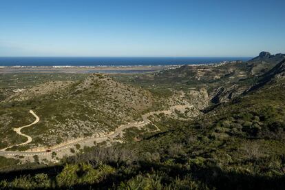 Carretera de montaña entre el pueblo de Pego y la Vall d'Ebo.