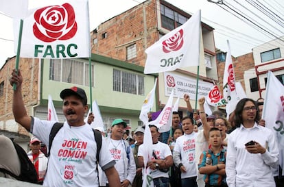 Simpatizantes del partido de la exguerrilla de las FARC en el acto de campa&ntilde;a para las elecciones legislativas en Colombia.