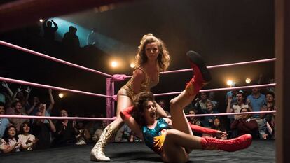 Una escena de la serie 'Glow'.