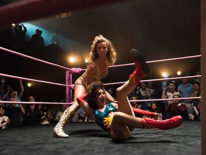 Una escena de la serie 'Glow'.