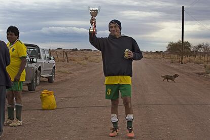 En la comunidad indígena de Coyo, las actividades dominicales como las competiciones deportivas se realizan justo al lado del antiguo yacimiento de Tulor, que gestiona la propia comunidad.  
