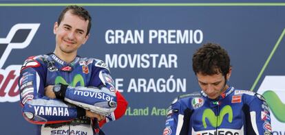 Jorge Lorenzo en el podio con Valentino Rossi