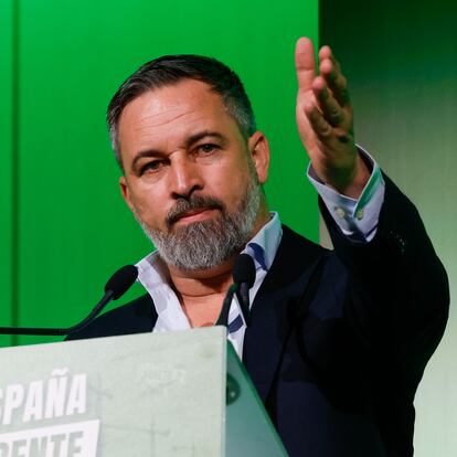 MADRID, 29/06/2025.- El líder de Vox, Santiago Abascal, clausura este domingo en Madrid la Asamblea General de la formación en un acto público en el que se presentará también el programa económico y de vivienda de la formación. EFE/ J.P. Gandul
