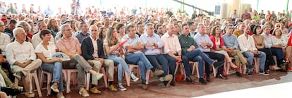 Entre los asistentes al mitin de Pedro Sánchez, se encontraban (de izquierda a derecha) la portavoz del Gobierno, Isabel Rodríguez, la ministra de Hacienda, María Jesús Montero, el de Presidencia, Félix Bolaños, la de Ciencia e Innovación, Diana Morant, y el de Agricultura, Luis Planas.