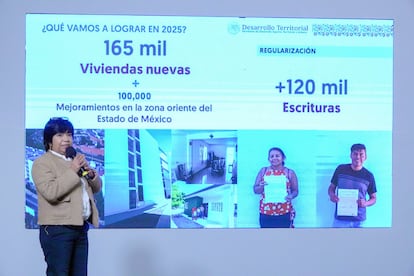 Edna Vega Rangel, secretaria de Desarrollo Agrario, Territorial y Urbano, habla este lunes durante la Mañanera del Pueblo sobre el plan de vivienda de esta administración.