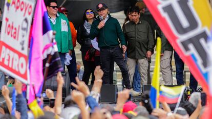 Gustavo Petro se dirige a los reunidos en la Plaza Bolívar, este 1 de mayo.
