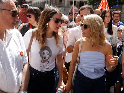 Irene Montero y Yolanda Díaz, cuando la primera era aún ministra del Gobierno, en la manifestación del Primero de Mayo de 2023 en Madrid.
