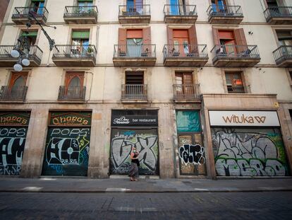 Locales cerrados en el carrer Ferran, Ciutad Vella (Barcelona).