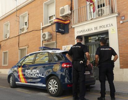 Agentes de la Policía Nacional en Alcoy, en una imagen de archivo.