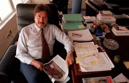 Andrés Vicente Gómez, retratado en su productora en el año 2000.
