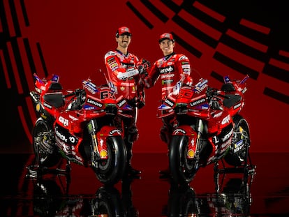 Pecco Bagnaia y Marc Márquez, pilotos del equipo oficial de Ducati para la temporada 2025, este lunes en Madonna Di Campiglio.