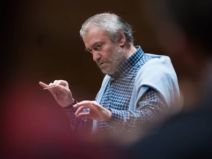 Gergiev durante un ensayo con la OBC.