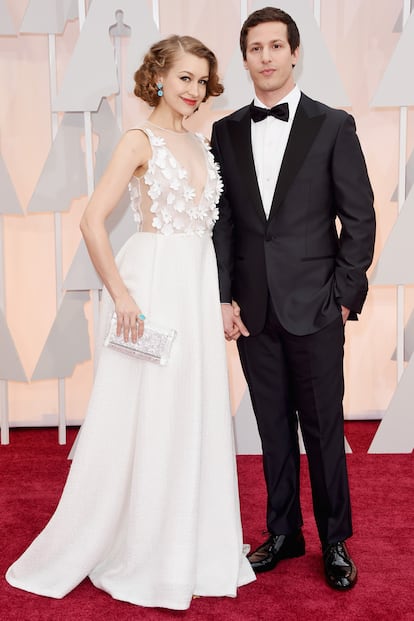 La artista Joanna Newsom, espectacular con este vestido de Honor, posó con su marido, el cómico Andy Samberg.